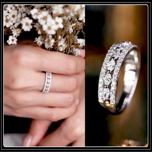 NEW 925 SILVER BRILLIANT SIMULATED DIAMOND ETERNITY BAND - Picture 1 of 6